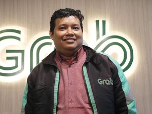 Abang Grab Satu Ini Bagikan Tips Saat Narik di Musim Hujan