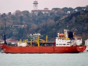 2 Kapal Tanker Terbakar Hebat di Dekat Crimea, 14 Orang Tewas