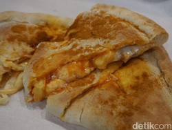 Mastercheese Pizza: Mencicip Pizza Lipat Isi Keju dan Blackpepper Wagyu Rice yang Gurih Enak