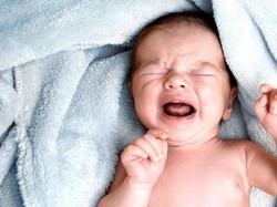 Tak Sengaja Beri Saus Sambal ke Bibir Bayi, Pria Ini Didatangi Polisi