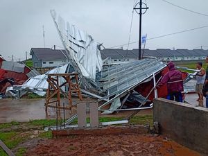 9 Ruko Rusak dan Tiang Listrik Roboh Akibat Puting Beliung di Bekasi