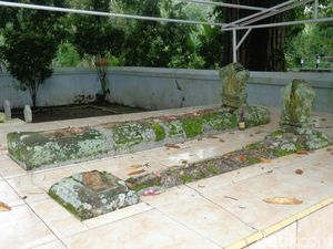 Satu Batu Nisan Makam Sesepuh Trenggalek Hilang Dicuri