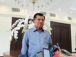 Kebahagiaan Jusuf Kalla Sambut Cucu Ke-15