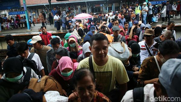 Suasana Stasiun Manggarai Jelang Penutupan Jalur 10