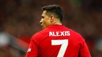 Alexis Sanchez memperkuat Barcelona dari 2011 hingga 2014, di mana dia memenangi dua Piala Super Spanyol, satu Copa del Rey dan LaLiga. Bintang sepakbola Chile itu lantas ditransfer ke Arsenal, sebelum bergabung MU sejak Januari tahun lalu. Foto: Jason Cairnduff/Reuters