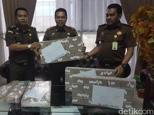 Jebret! Penampakan Uang Segunung Rp 4,6 M yang Dibalikin Koruptor Jebret! Penampakan Uang Segunung Rp 4,6 M yang Dibalikin Koruptor