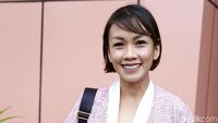 Resmi Cerai, Melanie Putria Tersenyum Bahagia