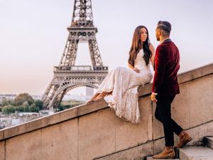 Potret Wanita Pakai Gaun Pengantin Keliling 33 Negara