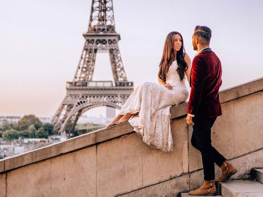 Potret Wanita Pakai Gaun Pengantin Keliling 33 Negara Potret Wanita Pakai Gaun Pengantin Keliling 33 Negara