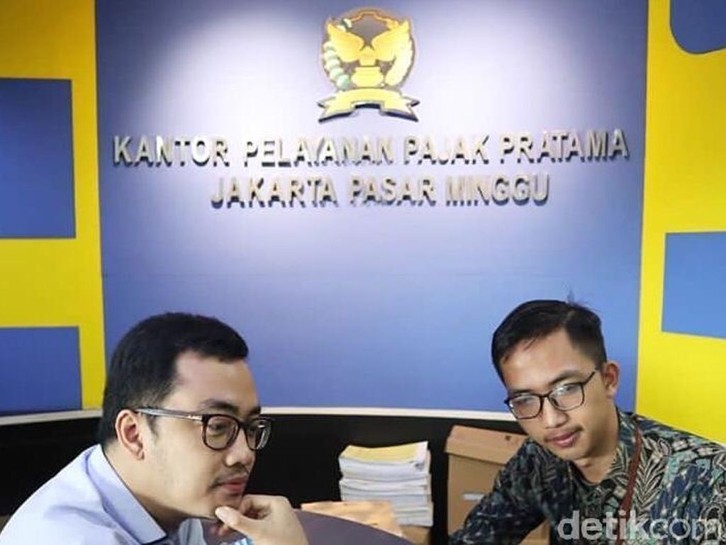 Mamet AADC Datangi Kantor Pajak Pasar Minggu, Ngapain? Mamet AADC Datangi Kantor Pajak Pasar Minggu, Ngapain?