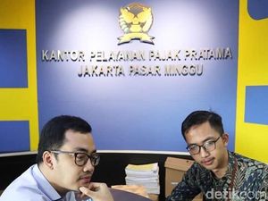 Mamet AADC Datangi Kantor Pajak Pasar Minggu, Ngapain? Mamet AADC Datangi Kantor Pajak Pasar Minggu, Ngapain?