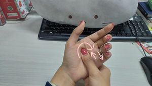 Pijatan di Titik Ini Dapat Kurangi Rasa Stres saat di Kantor