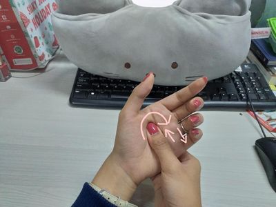 Pijatan di Titik Ini Dapat Kurangi Rasa Stres saat di Kantor