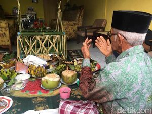Foto: Ritual Memberi Makan Laut di Polewali Mandar