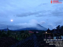Gunung Agung Erupsi, 2 Desa di Bali Hujan Pasir