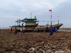 Tabrak Karang, Kapal Pencari Ikan Tenggelam di Selat Madura