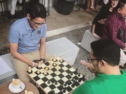 Romantika Ridwan Kamil-Sandiaga, Sempat Kurang Akur Kini Main Catur