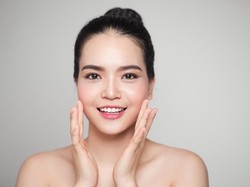 Cara Simpel Pijat Wajah Agar Terlihat Lebih Muda dalam 90 Detik, Mau Coba?