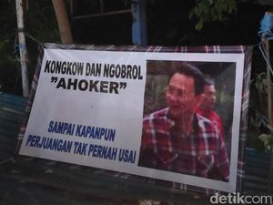 Saat Emak-emak Ahoker Mencoba Masuk Mako Brimob