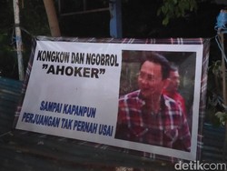 Saat Emak-emak Ahoker Mencoba Masuk Mako Brimob