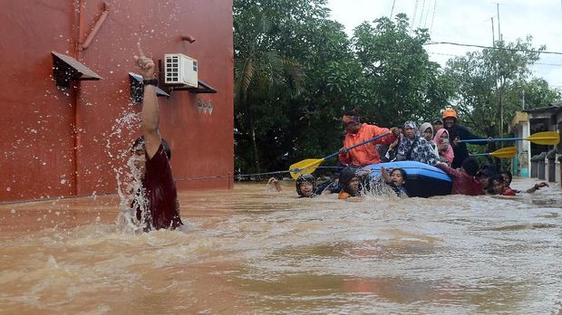 Banjir Di Batang Dan Pekalongan 4 000 Warga Mengungsi