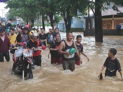 Terputus 20 Jam Diterjang Banjir, Jalur Trans Sulawesi Kini Lancar