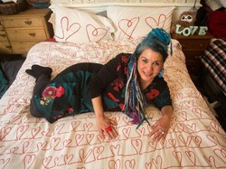 Muak dengan Para Pria, Wanita Ini Menikahi Sesuatu Tak Terduga