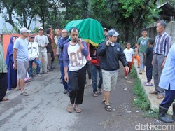 Ratusan Orang Antar Ronaldikin ke Peristirahatan Terakhir