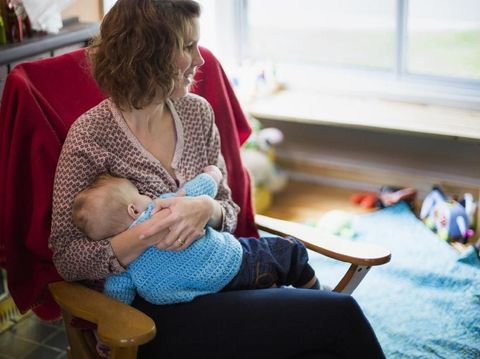 Bunda, Ketahui Kapan Waktu Tepat Menyapih Si Kecil