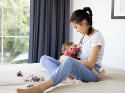 Bunda, Ketahui Kapan Waktu Tepat Menyapih Si Kecil