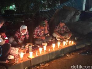 Kemeriahan di Depan Mako Brimob Saat Menunggu Ahok Bebas