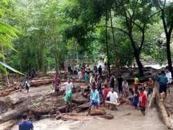 Puluhan Rumah Pengungsi Gempa Lombok Terendam Banjir