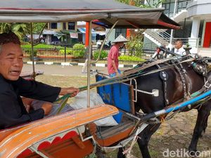 Disisir Polisi, Tukang Becak dan Delman di Sukabumi Ketiban Rezeki