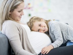 Catat, Waktu Terbaik Mengajak Bicara Bayi Dalam Kandungan