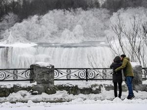 Foto: Air Terjun Niagara Membeku, Bikin Takjub! Foto: Air Terjun Niagara Membeku, Bikin Takjub!