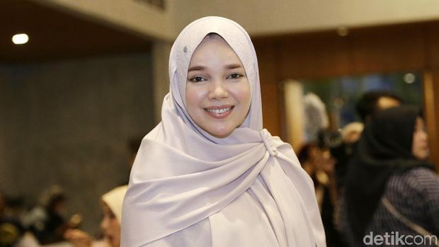 Dewi Sandra/