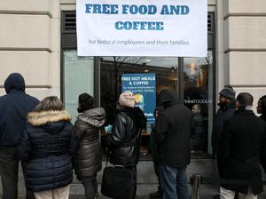 Makanan Gratis untuk PNS di AS yang Belum Digaji