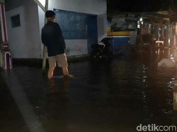 Diterjang Banjir Rob, Dua Rumah Rusak dan Belasan Perahu Tenggelam