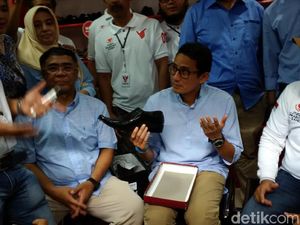 Kunjungi Sentra Sepatu Cibaduyut, Sandiaga Dicurhati Omzet Turun