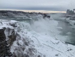 Kapal AS dan Kanada ke Air Terjun Niagara Beda Kuota Penumpang, Kok Bisa?