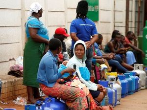 Protes BBM di Zimbabwe, Warga Antre Berjam-jam di SPBU