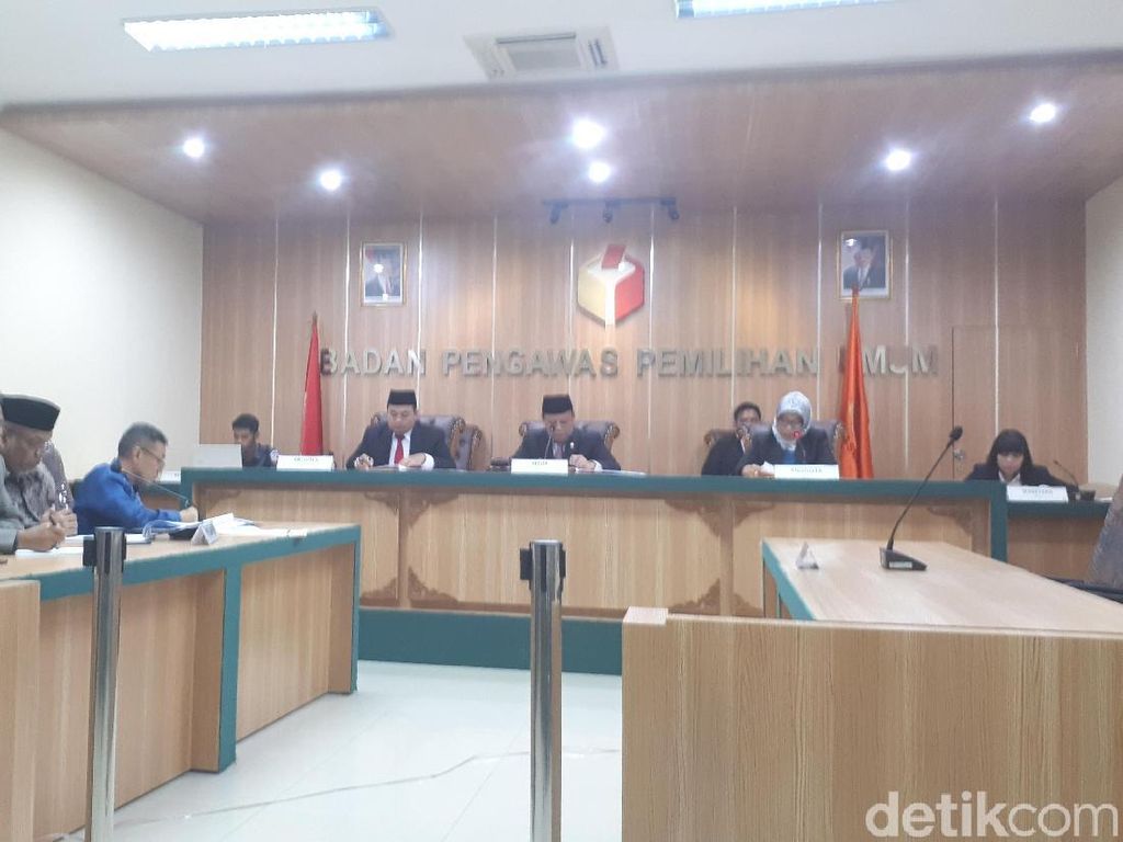 Bawaslu Tolak Laporan OSO Terhadap KPU Bawaslu Tolak Laporan OSO Terhadap KPU