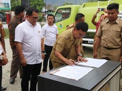 Kemendes PDTT Beri Bantuan 5 Mobil Tangki Air ke Warga Sigi