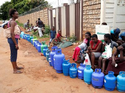 Nestapa Warga Zimbabwe, Harga BBM Tertinggi di Dunia Tapi Langka