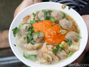 Bakso Gerobakan Legendaris dengan Limpahan Tetelan Lembut Bakso Gerobakan Legendaris dengan Limpahan Tetelan Lembut