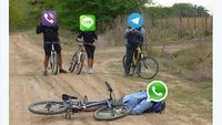 Banjir Meme akibat WhatsApp Down