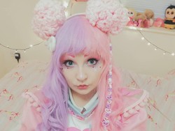 Cerita Wanita yang Habiskan Rp 145 Juta Demi Jadi Boneka Hidup