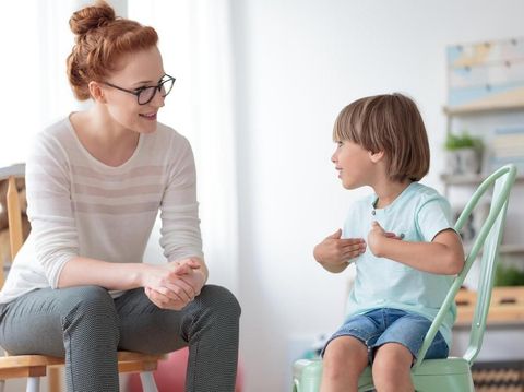 Bunda Perlu Tahu, 4 Kunci Penting Agar Si Kecil Cepat Bicara