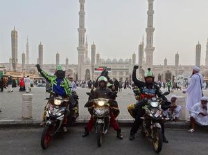 Kisah Tiga Rider Malaysia Umrah Pakai Motor Bebek