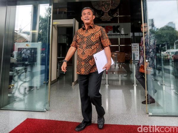 Gaya Ketua DPRD DKI Saat Lapor Kekayaan ke KPK